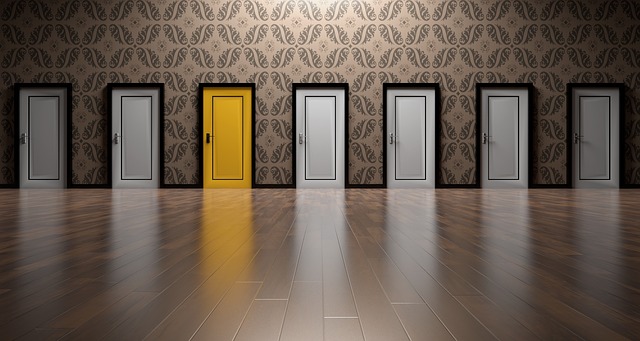 File:Doors-1767563 640.jpg
