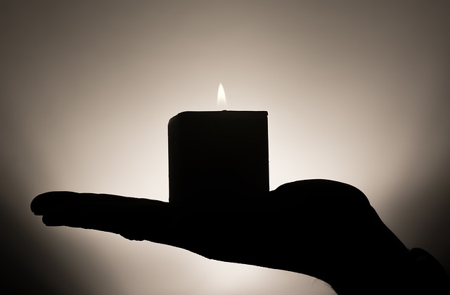 File:Candle-335965-640.jpg
