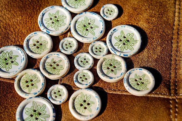 File:Buttons-1688111640.jpg