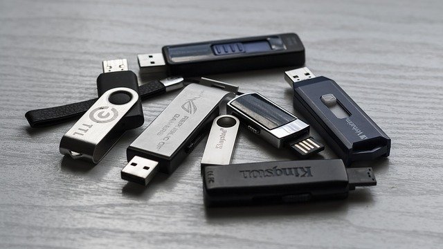 File:Whonix onUSB.jpg